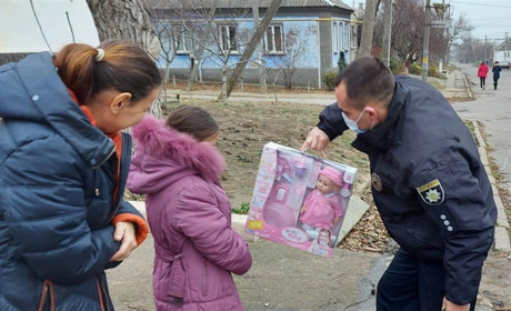 На Херсонщині поліцейські стали помічниками Святого Миколая