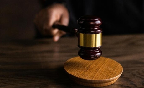 8 років ув’язнення отримала працівниця банку, яка ошукала родичів загиблих військових на 8 мільйонів