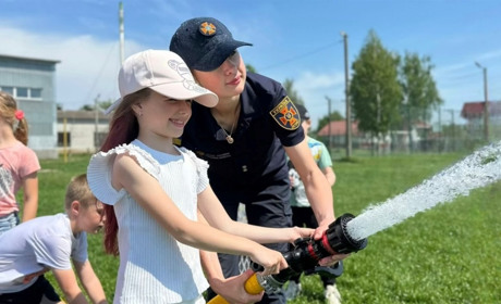 Урок безпеки: звягельські рятувальники провели безпековий захід для учнів
