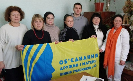 Війна кожного: первомайські матері та дружини захисників єднаються задля взаємодопомоги