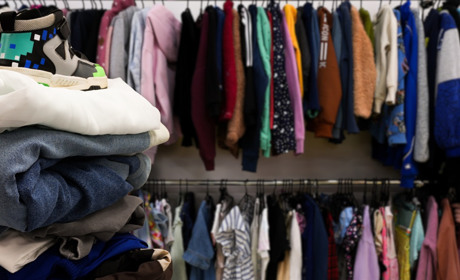 Від одягу і взуття до текстилю: що пропонує «Максі секонд» у центрі Сарн