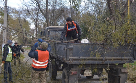 Хто та чому створює в Біляївці біля контейнерів звалища, і що їм за це буде: знають комунальники