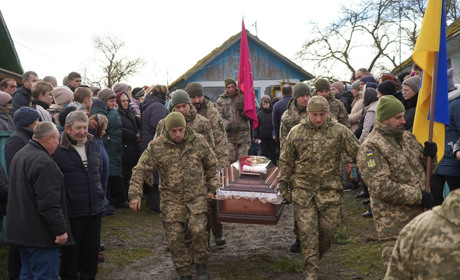 Остання путь Володимира Леонова. У селі Сирватинці поховали загиблого захисника України