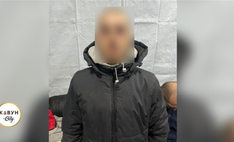 Правоохоронці затримали херсонця, який під час пиятики до втрати свідомості побив чоловіка