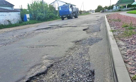 До ремонту дороги в Рафалівці ще далеко: її передачу в державну власність має затвердити Кабмін