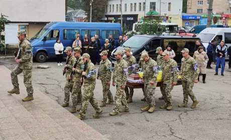 Сміла провела в останню путь захисника Андрія Вісича. Відео