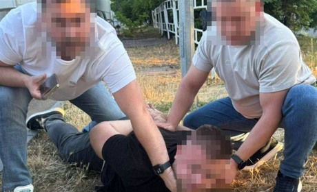 В Одесі викрили інспектора, який "торгував" проїздом таксистів у комендантську годину
