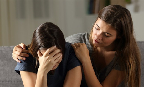 Як підтримати людину, яка постраждала від обстрілу: поради психологів