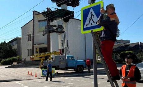 У Славуті з’явився новий сучасний світлофор – будьте уважні!