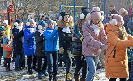 На «Петрівці» для дітей влаштували святкову розважальну програму із подарунками і конкурсами