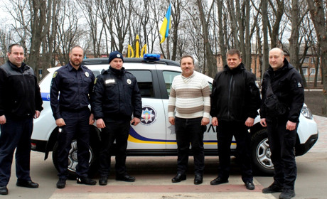 В Сахновщині придбали авто для поліцейського офіцера громади та автопідйомник: скільки витратили