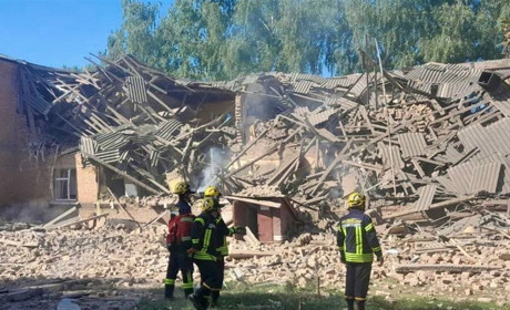 Росіяни вбили людей та зруйнували дроном-камікадзе школу в Ромнах. Усі подробиці (оновлено)