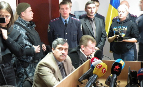 Генерал Назаров, которого обвиняют в гибели мелитопольского Ил-76, не сидит, но увольняется из армии