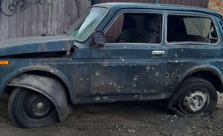 Росіяни атакували дроном автівку лісівника біля Шалигиного: чоловік дивом вижив (ФОТО)