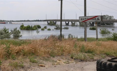Окупанти атакували авто волонтерки, яка везла допомогу в село під Херсоном