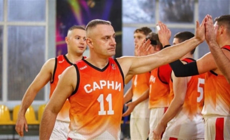 Сім перемог у семи матчах: сарненці впевнено лідирують у баскетбольній лізі