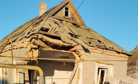 На Херсонщині армія рф атакувала соціальну інфраструктуру, житлові будинки, автівки