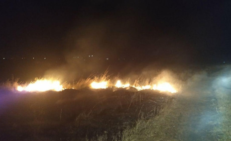 У Нижній Дуванці рятувальники годину гасили пожежу. Що ще горіло у Сватівському районі