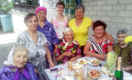 У селі Горіхове вітали ювіляра