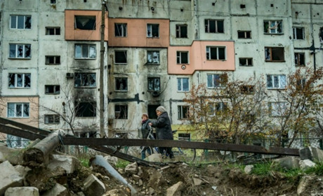 Обстріл Херсонської області: пошкоджено багатоповерхівки та навчальний заклад