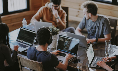 Вступників консультуватимуть в МОН за телефоном та в громадській приймальні