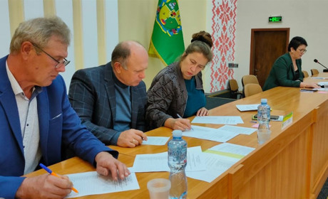 Нереальний бюджет та реструктуризація лісництва: головні питання сесії Сватівської районної ради