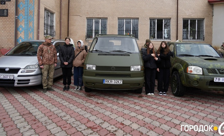 Шлях до свободи. Городоччани передали ще три автівки на фронт