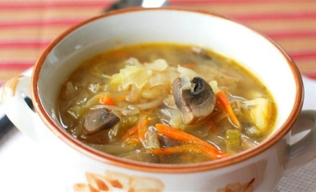 Рецепт дня: пісний капусняк з квасолею та грибами