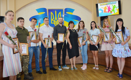 Молоді, активні та цілеспрямовані покровчани приймали вітання зі святом 