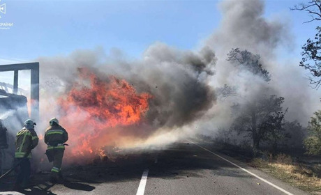 Поблизу села Коблеве горіла вантажівка (ФОТО)