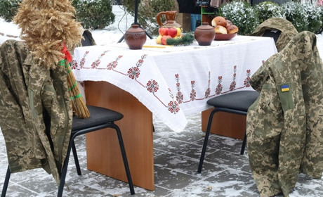 "Ми до Героїв із колядою": у Звягелі вшанували пам’ять полеглих Захисників