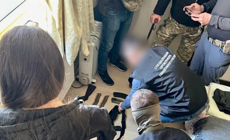 На Одещині чоловік привіз з зони бойових дій арсенал вибухівки та боєприпасів і продав