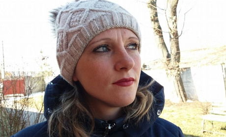 Поїхала в зону АТО і випадково знайшла там лист своєї доньки-школярки, прикріплений скотчем до стіни