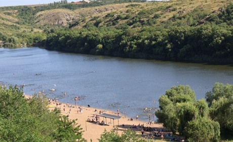 У Південноукраїнську — безпечно купатися: якість води на пляжі відповідає нормам