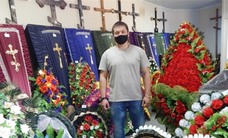У магазині "Вічність" продається все, що потрібно для поховання людини