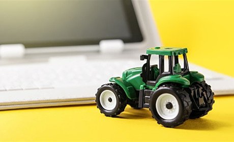 Мешканка Шепетівщини замість мінітрактора отримала збитки