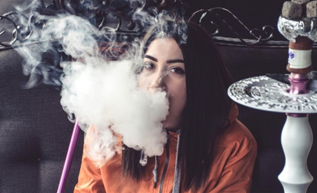 Традиционные кальяны с глиняным чашами: аксессуар для стильного отдыха 