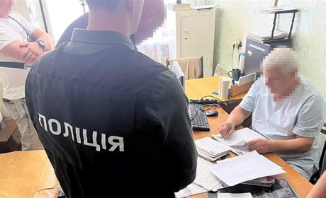 На Шепетівщині на хабарі затримали завідувача одного з відділень лікарні, яка обслуговує засуджених