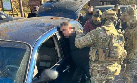 У Сарненському районі на продажі «трофейної» російської зброї викрили жителя Волині