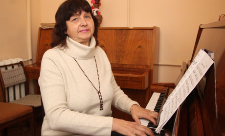 ЛАРИСА ДЬЯКОНЕНКО: НІЖИНСЬКИЙ ТАЛАНТ, ЩО ДАРУЄ МУЗИКУ ЮНИМ