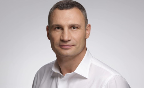 Лідер «УДАРу» Віталій Кличко вітає українців з Новим роком та Різдвом Христовим!