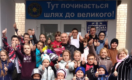 Війна забрала стіни ліцеїв, але не віру в дітей: історія боротьби Сергія Здора