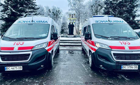 По одному новому автомобілю отримали станції швидкої допомоги Червонограда, Соснівки, Великих Мостів