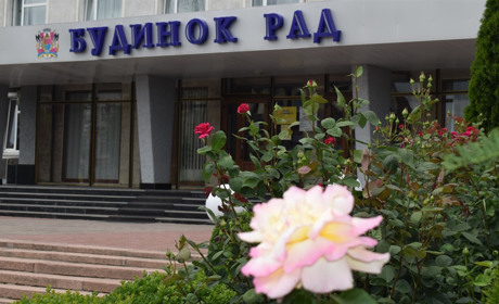 Чоловік отримав 4,5 роки в'язниці за неправдиве повідомлення про замінування держустанов у Звягелі