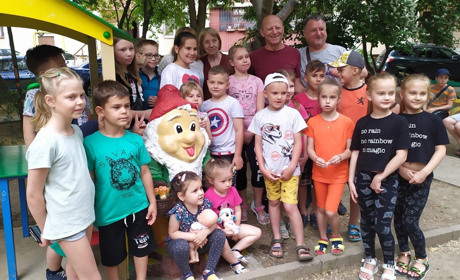 В одном из дворов Измаила стало на одного мультяшного персонажа больше (видео)