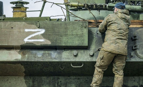 У Каховці окупанти панікують,, в Новій Каховці міняють борди, у Таврійську підвозять воду