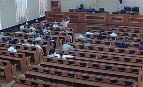 Одеську райраду залишають два депутати: хто замінить їх у складі фракції?
