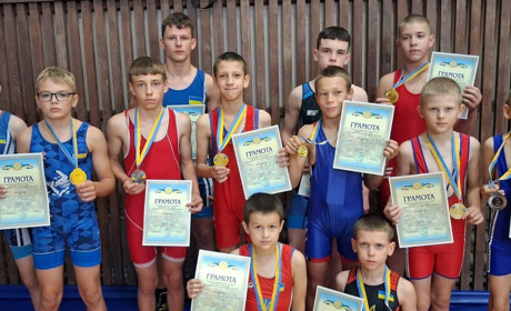 Юні борці зі Звягеля підкорили чемпіонат області
