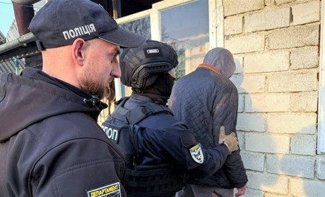 Хмельницькі правоохоронці викрили чоловіка, підозрюваного у розбещенні дитини в інтернеті