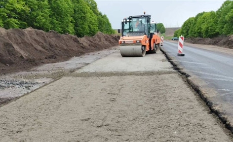 Триває капітальний ремонт дороги між Вишнополем та Старим Острополем